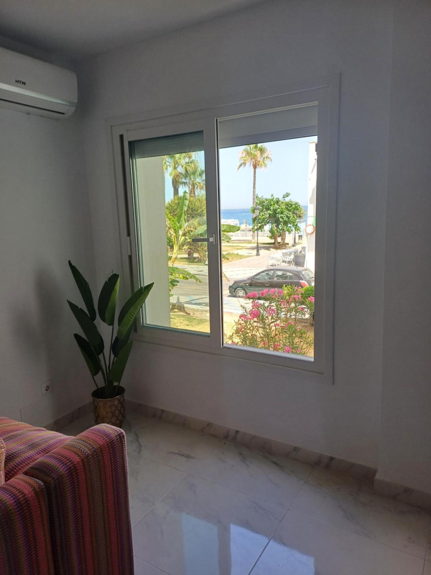 Beautiful Beachfront Newly Renovated 2 Bedroom Apartment With Swimming Pool And Garden سان لويس ذي سابينيل المظهر الخارجي الصورة